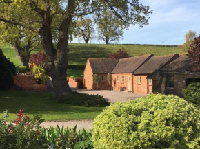 GROUNDS FARM, MALVERN HOLIDAY COTTAGES - The Oaks